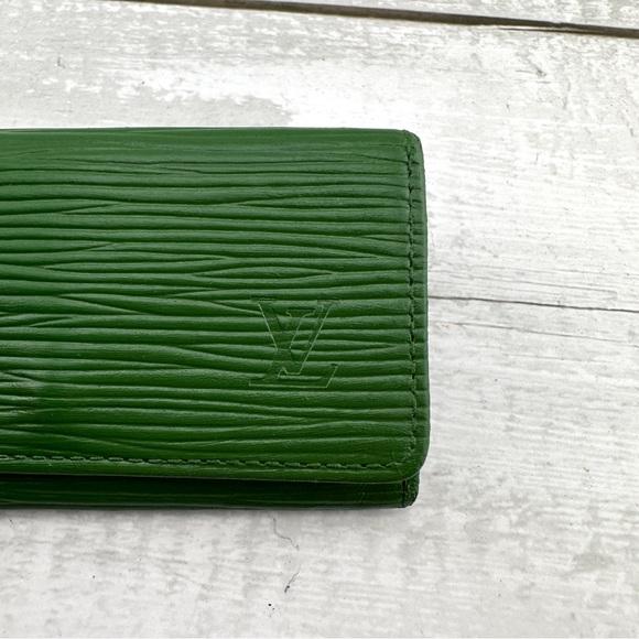 AUTHENTIC Louis Vuitton key holder. Green. - Picture 7 of 15